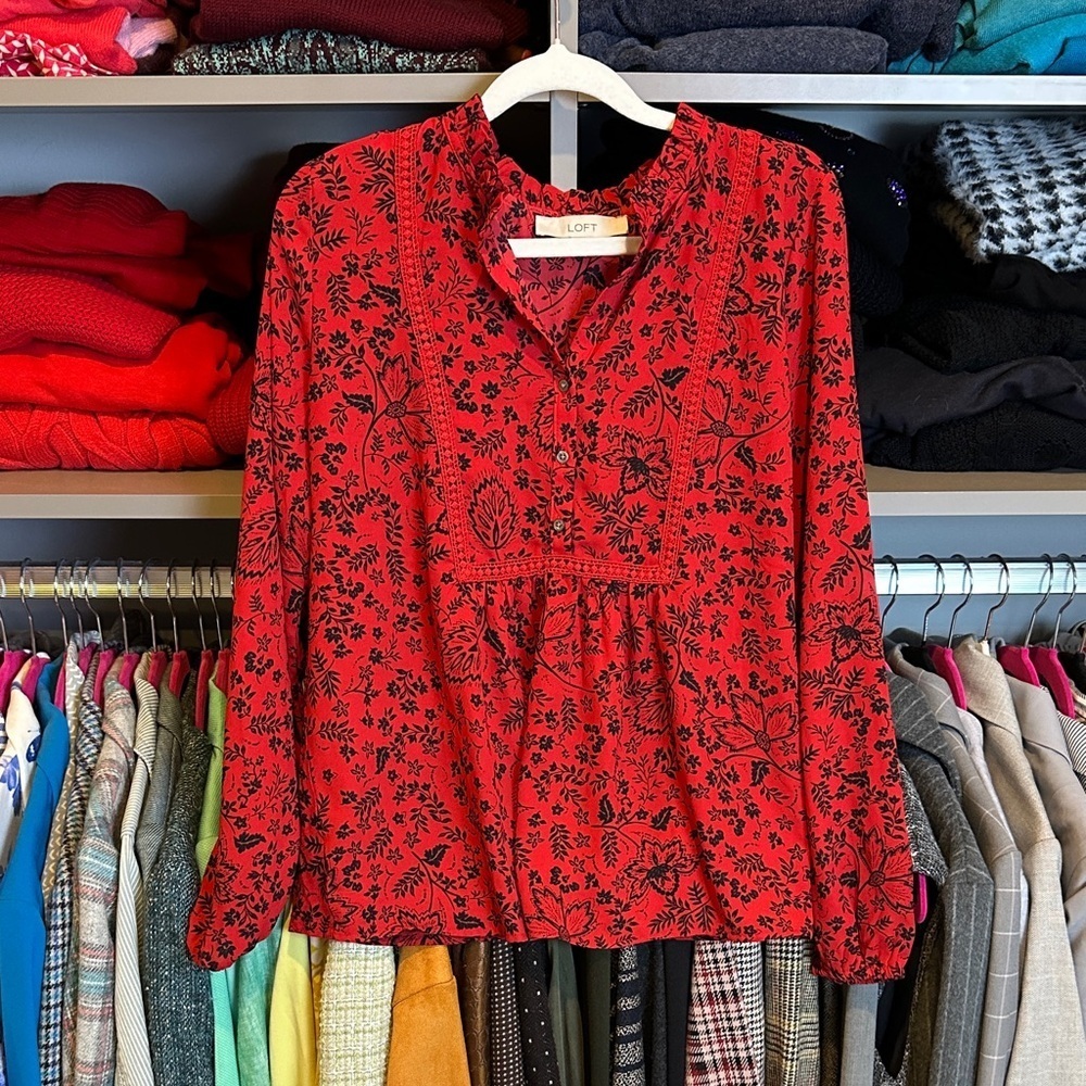 Loft red/black floral long sleeve v neck elastic cuff front button blouse size S